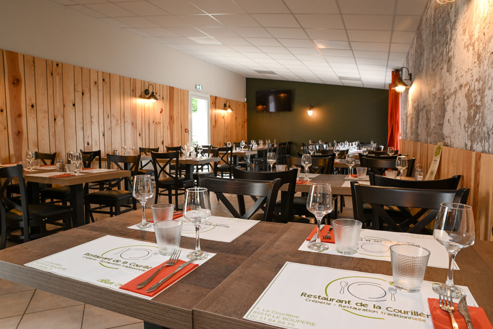 Salle de restaurant 50 couverts