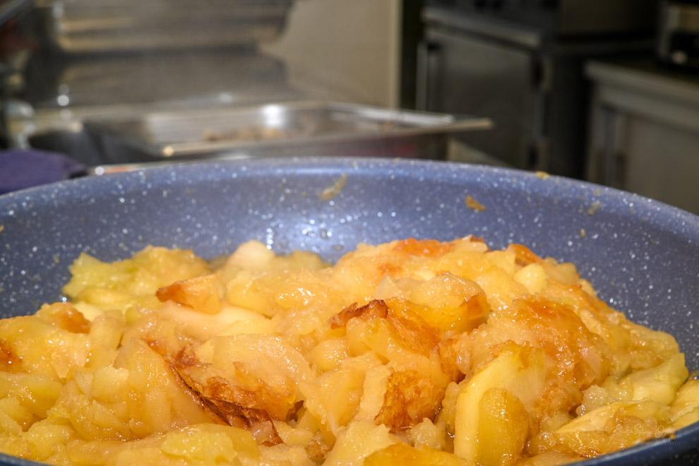 Pommes produits locaux fabrication des galettes dans notre restaurant