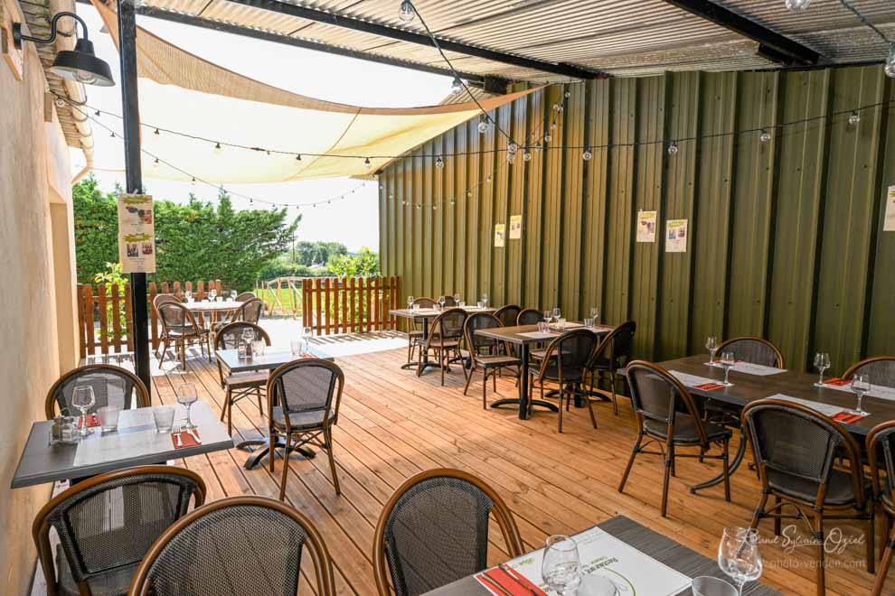 Intérieur de la terrasse du restaurant